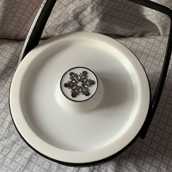 Vintage Rubbermaid Black Ice Bucket Silver Snowflake Design on Lid - Picture 2 of 6